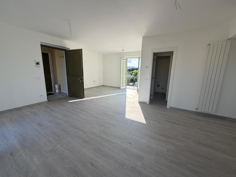 Appartamento in Vendita a Carrara, 260'000&euro;, 100 m²