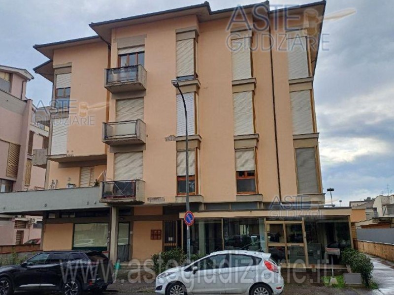Appartamento in Vendita a San Miniato, 135'000&euro;, 138 m², con Box