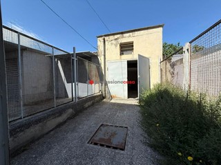 Trilocale in Vendita a Foggia, 95'000&euro;, 113 m², con Box