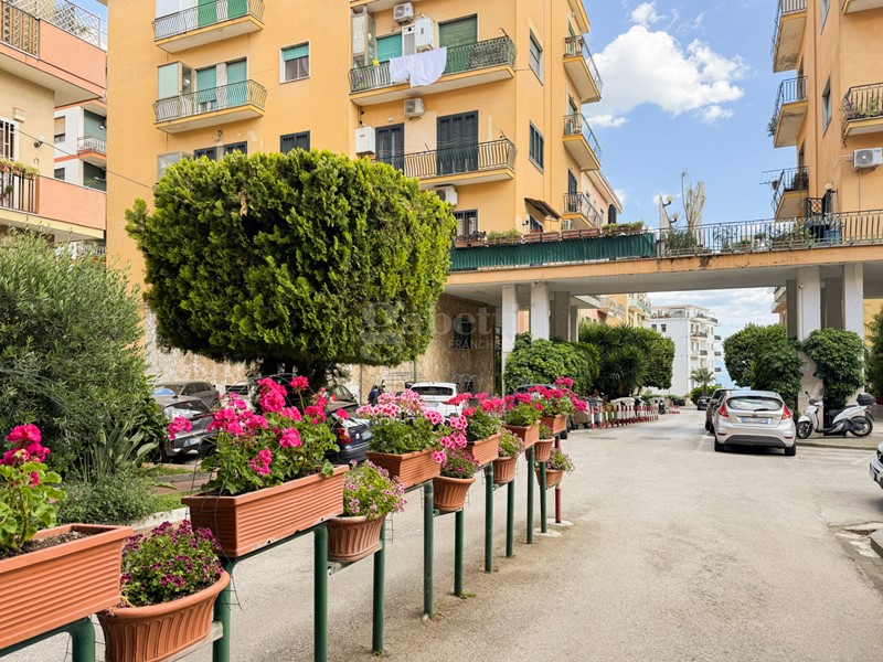 Trilocale in Vendita a Napoli, 470'000&euro;, 75 m²