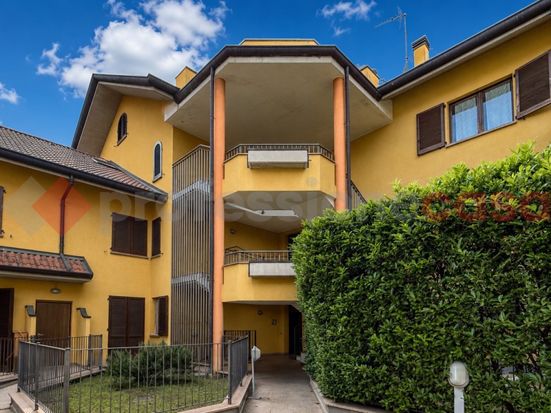Bilocale in Vendita a Masate, 150'000&euro;, 65 m², con Box
