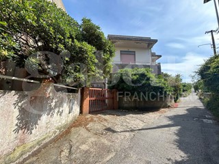 Quadrilocale in Vendita a Messina, 90'000&euro;, 110 m²