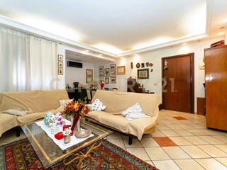 Appartamento in Vendita a Catania, 148'000&euro;, 129 m², con Box
