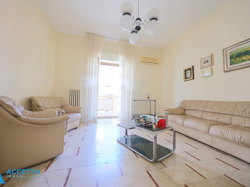 Bilocale in Vendita a Taranto, zona Rione Italia - Montegranaro, 78'000&euro;, 84 m²
