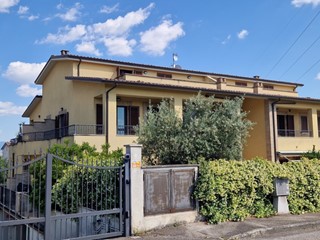 Trilocale in Vendita a Perugia, 129'000&euro;, 86 m², con Box