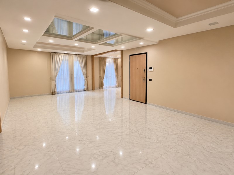 Quadrilocale in Vendita a Monopoli, 155 m², con Box
