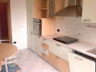 Trilocale in Vendita a Arsago Seprio, 94'000&euro;, 90 m², arredato, con Box