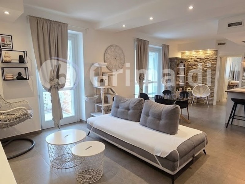 Quadrilocale in Vendita a Vercelli, 248'000&euro;, 134 m², con Box