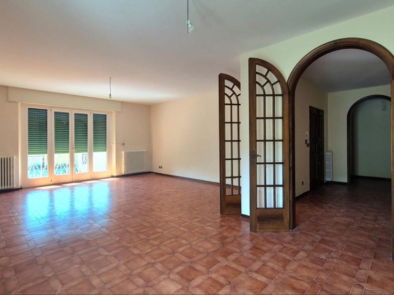 Appartamento in Vendita a Lucca, zona Ponte a Moriano, 350'000&euro;, 186 m², con Box