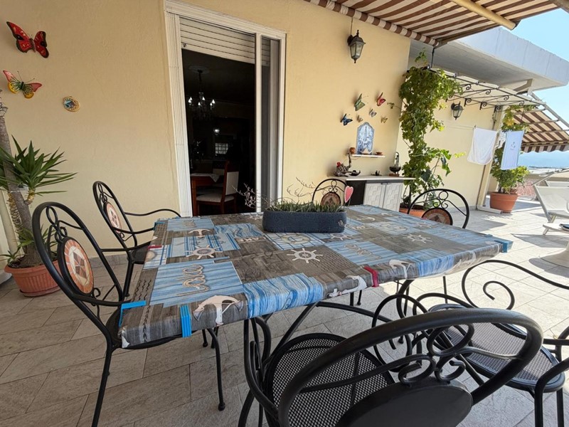Attico in Vendita a Carrara, zona Avenza, 310'000&euro;, 110 m², con Box