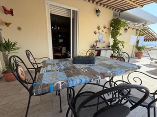 Attico in Vendita a Carrara, zona Avenza, 310'000&euro;, 110 m², con Box