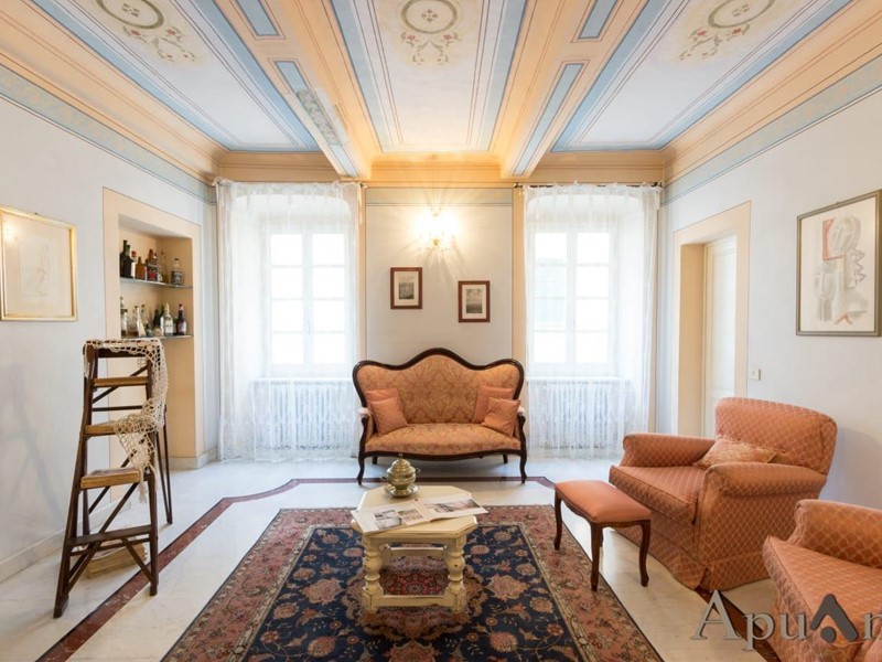 Appartamento in Affitto a Massa, 1'600&euro;, 280 m²