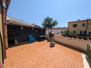 Appartamento in Vendita a Empoli, 250'000&euro;, 103 m², con Box