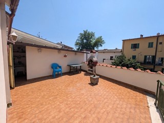Appartamento in Vendita a Empoli, 250'000&euro;, 103 m², con Box