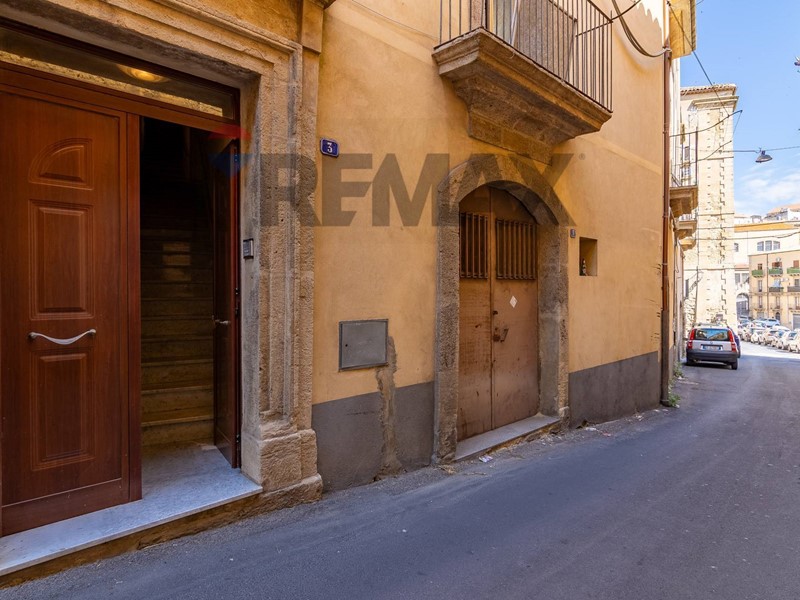 Quadrilocale in Vendita a Caltagirone, 25'000&euro;, 115 m²
