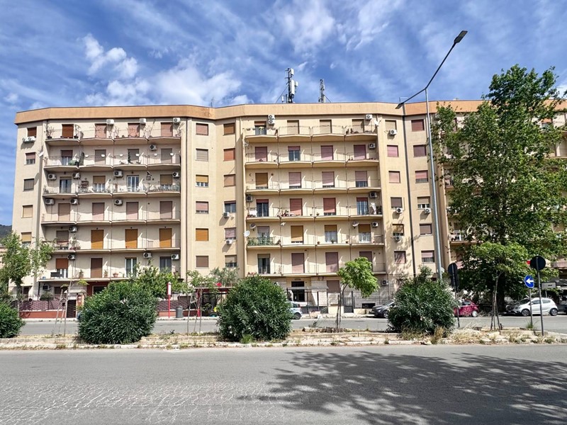Appartamento in Vendita a Palermo, 149'000&euro;, 140 m²