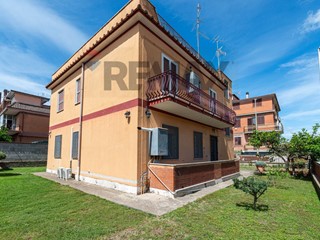 Trilocale in Vendita a Roma, 219'000&euro;, 90 m²