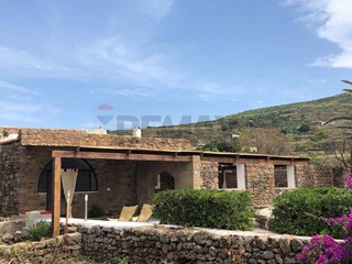 Appartamento in Vendita a Pantelleria, 700'000&euro;, 160 m²