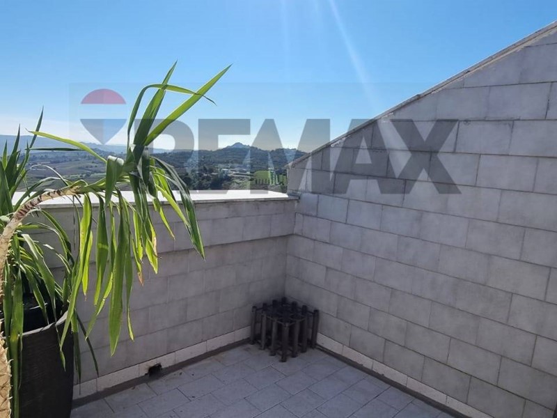 Attico in Affitto a Caltanissetta, 300&euro;, 69 m²