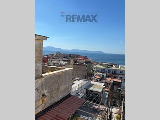 Appartamento in Affitto a Napoli, 1'350&euro;, 97 m²