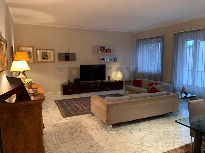 Quadrilocale in Vendita a Pavia, 610'000&euro;, 190 m²