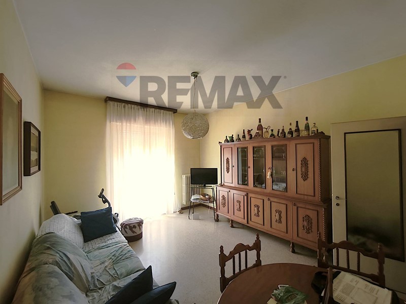 Trilocale in Vendita a Pavia, 118'000&euro;, 105 m²