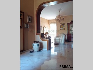 Appartamento in Vendita a Caserta, 450'000&euro;, 150 m²