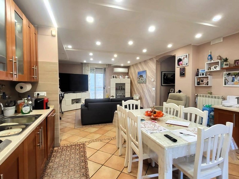 Quadrilocale in Vendita a San Prisco, 250'000&euro;, 160 m²