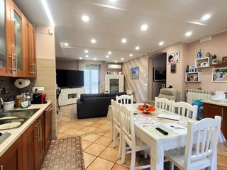 Quadrilocale in Vendita a San Prisco, 250'000&euro;, 160 m²