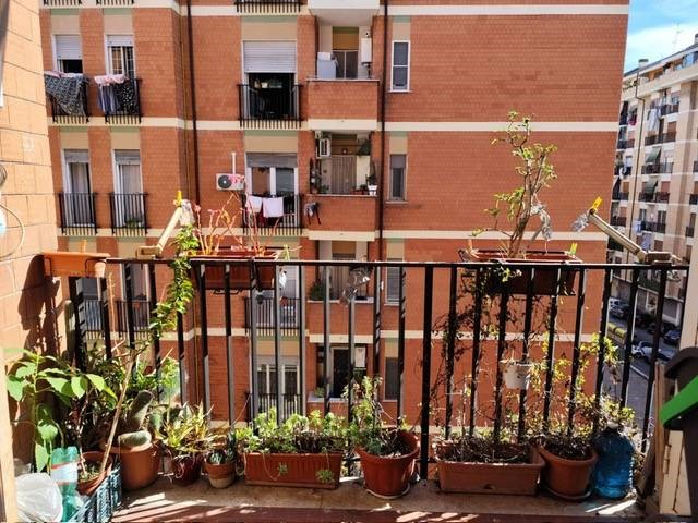 Trilocale in Vendita a Roma, 210'000&euro;, 71 m²