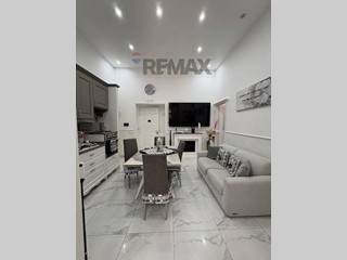 Appartamento in Vendita a Napoli, 185'000&euro;, 120 m²