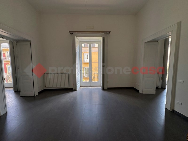 Appartamento in Vendita a Caserta, 330 m²