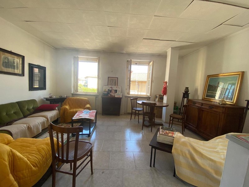 Trilocale in Vendita a Garlasco, 95'000&euro;, 135 m², con Box