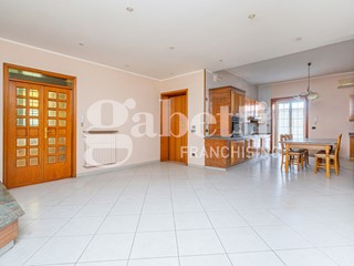 Appartamento in Vendita a Villaricca, 175'000&euro;, 195 m²