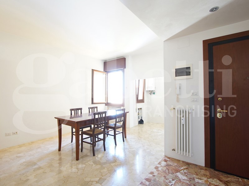 Appartamento in Vendita a Venezia, 225'000&euro;, 120 m², con Box
