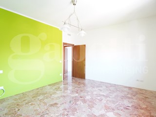 Appartamento in Vendita a Venezia, 225'000&euro;, 120 m², con Box
