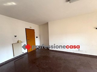 Trilocale in Vendita a Pomezia, 220'000&euro;, 90 m²