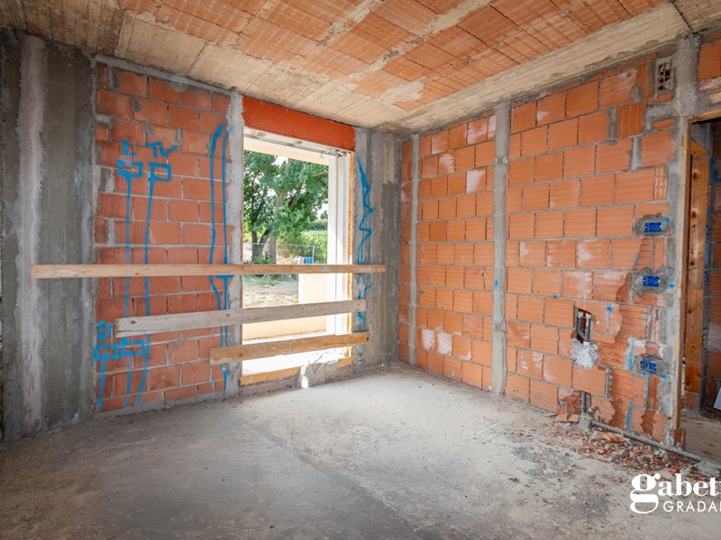 Trilocale in Vendita a Gradara, 155'000&euro;, 92 m²