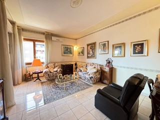 Trilocale in Vendita a Roma, 310'000&euro;, 110 m²