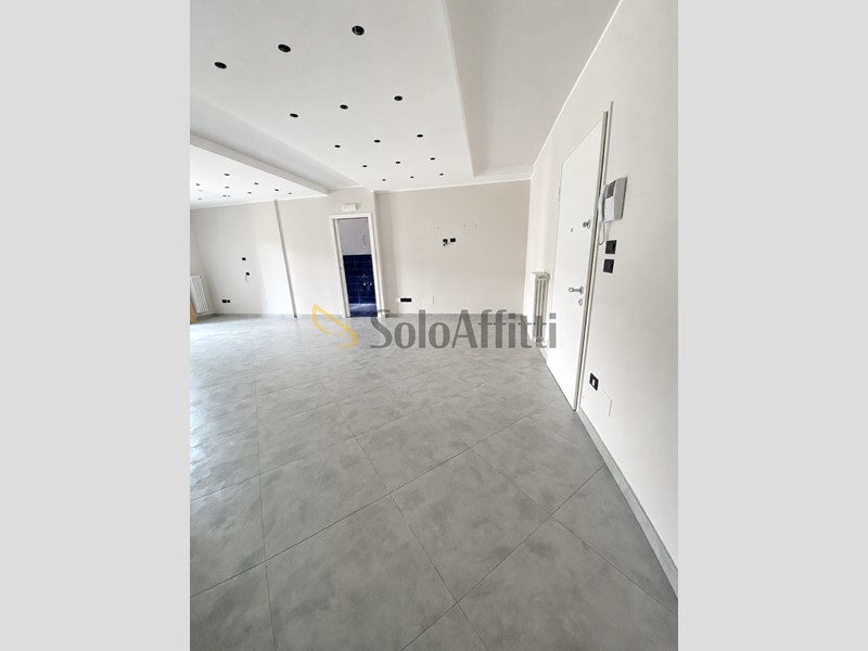 Trilocale in Affitto a Barletta, 700&euro;, 105 m², con Box