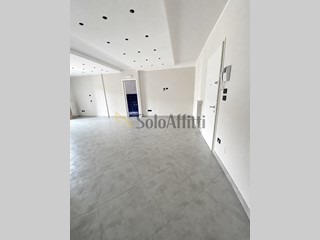 Trilocale in Affitto a Barletta, 700&euro;, 105 m², con Box