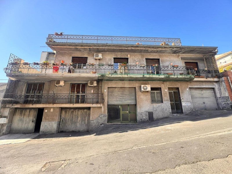 Trilocale in Vendita a Belpasso, zona Centro, 80'000&euro;, 70 m²