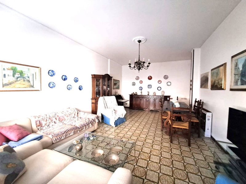Appartamento in Vendita a Carrara, 140'000&euro;, 105 m²