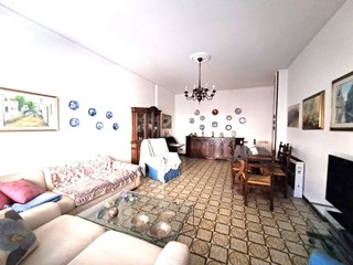 Appartamento in Vendita a Carrara, 140'000&euro;, 105 m²