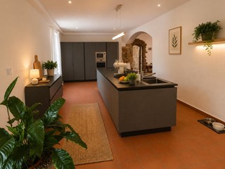 Quadrilocale in Vendita a Suvereto, 330'000&euro;, 160 m², arredato, con Box