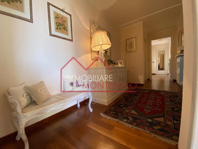 Appartamento in Vendita a Viareggio, 430'000&euro;, 151 m², arredato