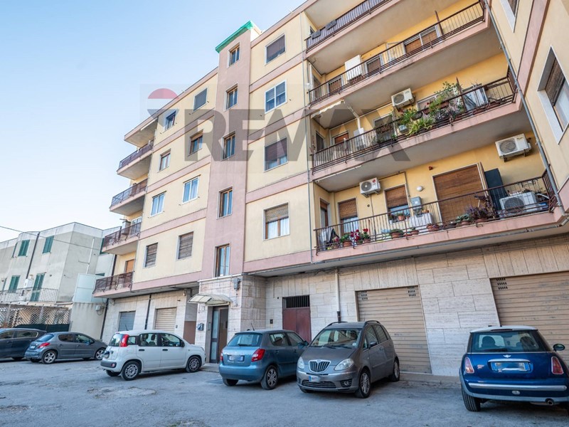 Appartamento in Vendita a Floridia, 98'000&euro;, 180 m²