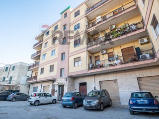 Appartamento in Vendita a Floridia, 98'000&euro;, 180 m²