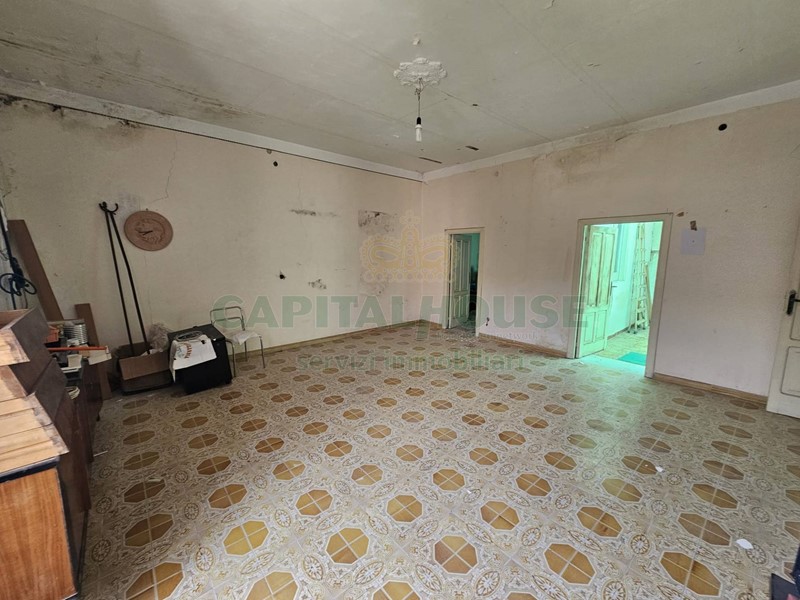 Trilocale in Vendita a Pignataro Maggiore, 37'000&euro;, 85 m²