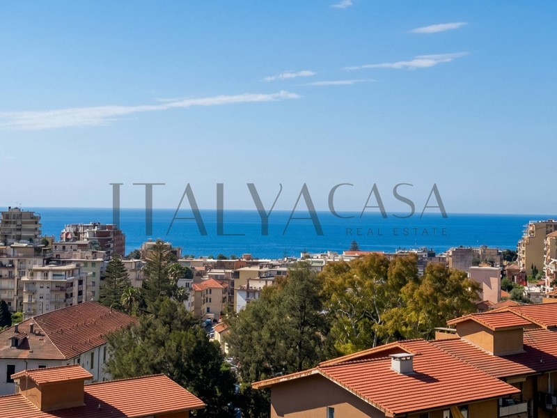 Quadrilocale in Vendita a Sanremo, 280'000&euro;, 86 m²